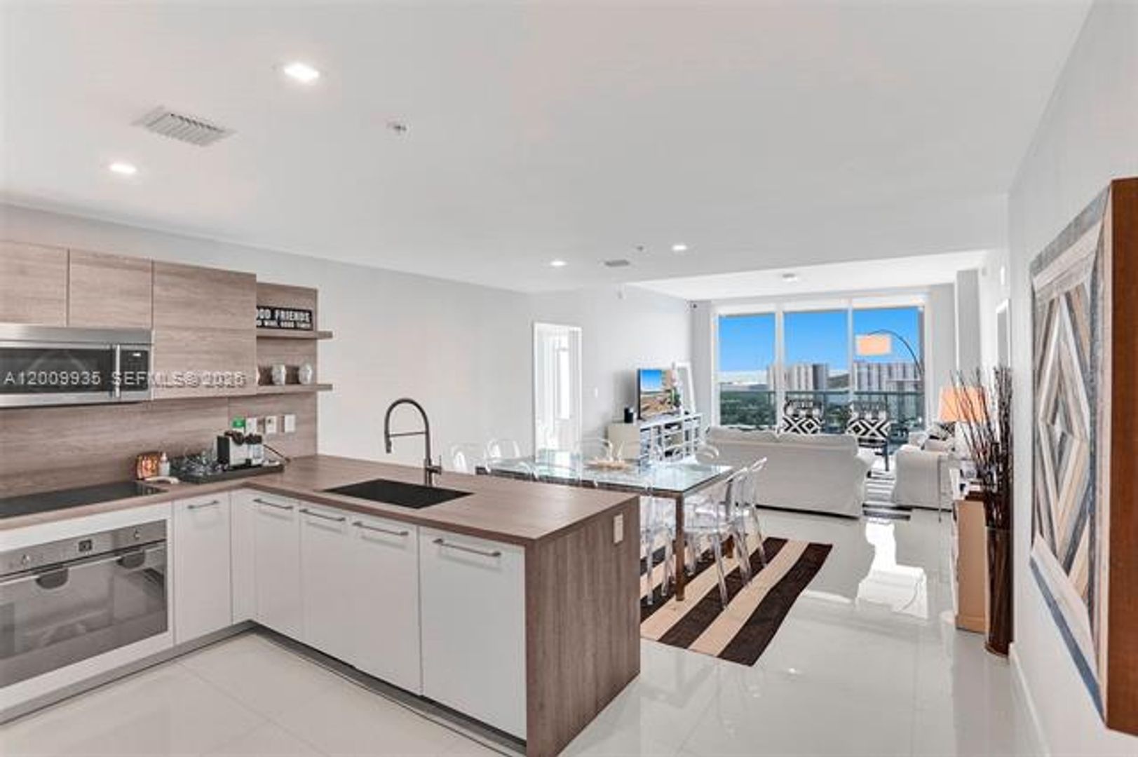 SUNNY ISLES BEACH Apartment: 400 Sunny Isles Blvd # 2021