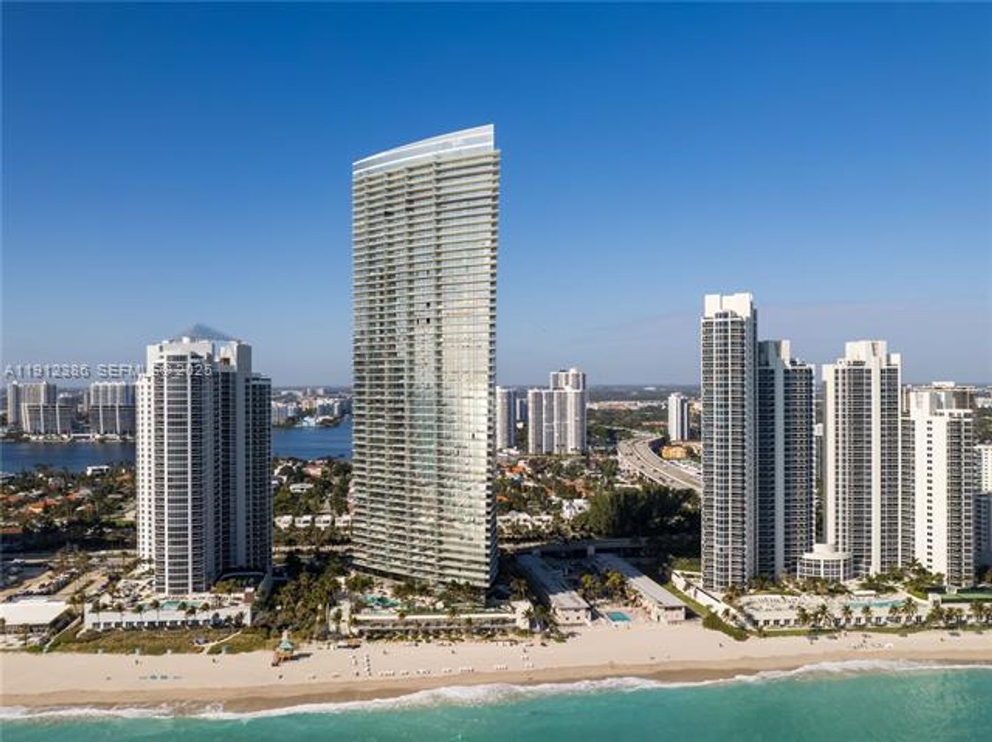 SUNNY ISLES BEACH Apartment: 18975 Collins Ave appt 905