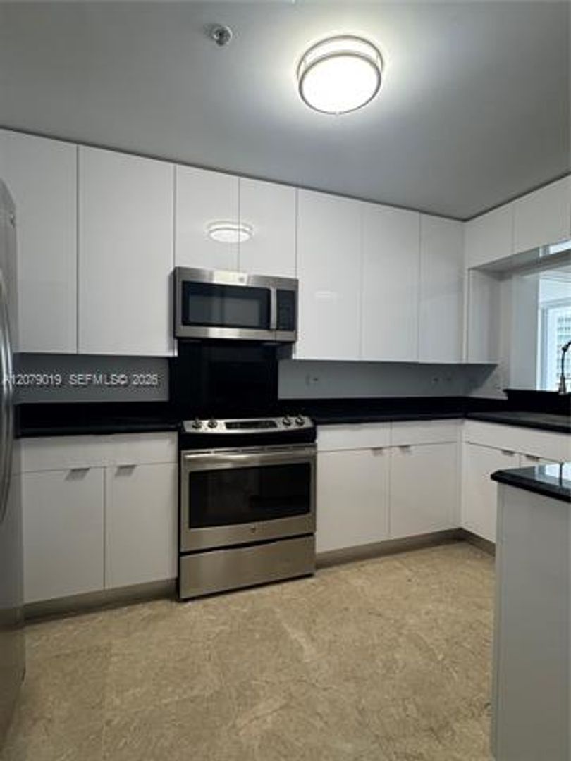 Miami Condo: 801 Brickell Key Blvd cu-1204