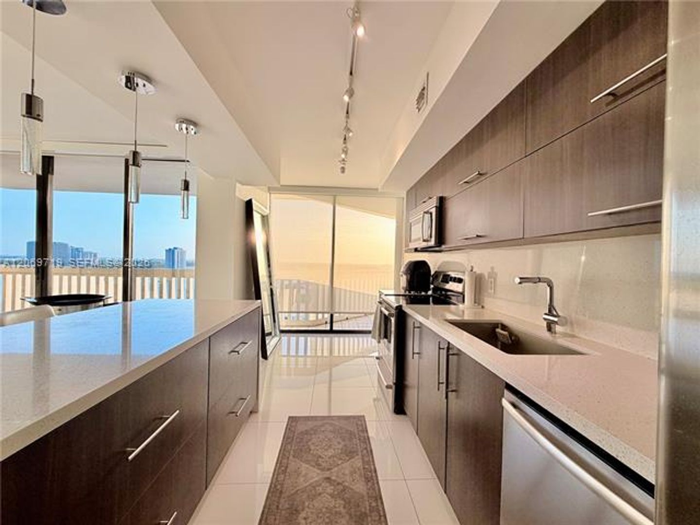 Aventura Condo: 1000 W Island Blvd cu-1911