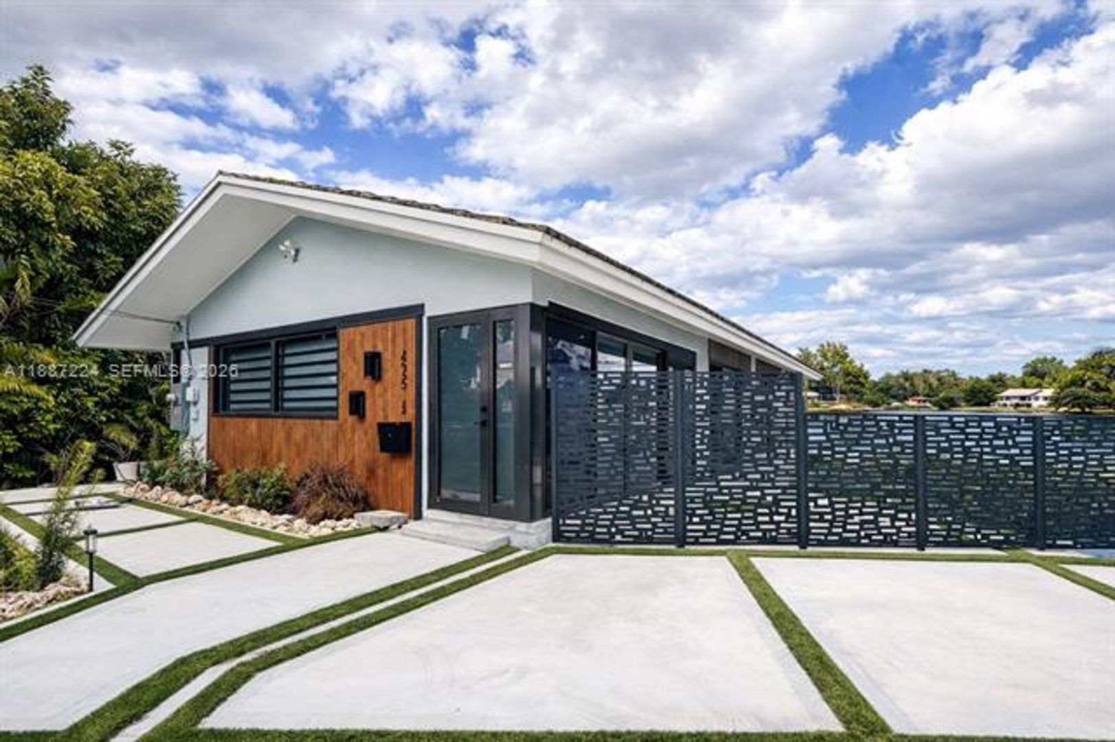 MIAMI SHORES House: 425 NE 103rd St # 425