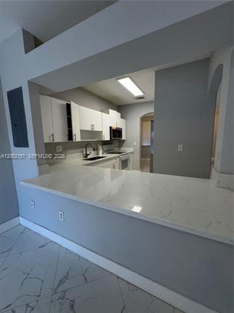 Miami Condo: 8360 NW 10th St th 9C