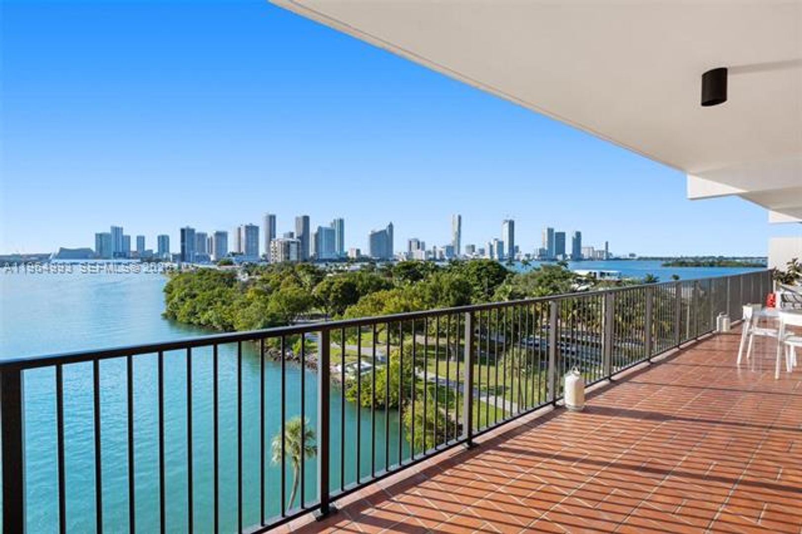 Miami Apartment: 1000 Venetian Way unit 606