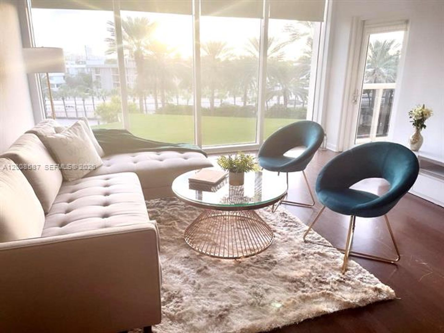 Bal Harbour Condo: 10275 Collins Ave appt 327