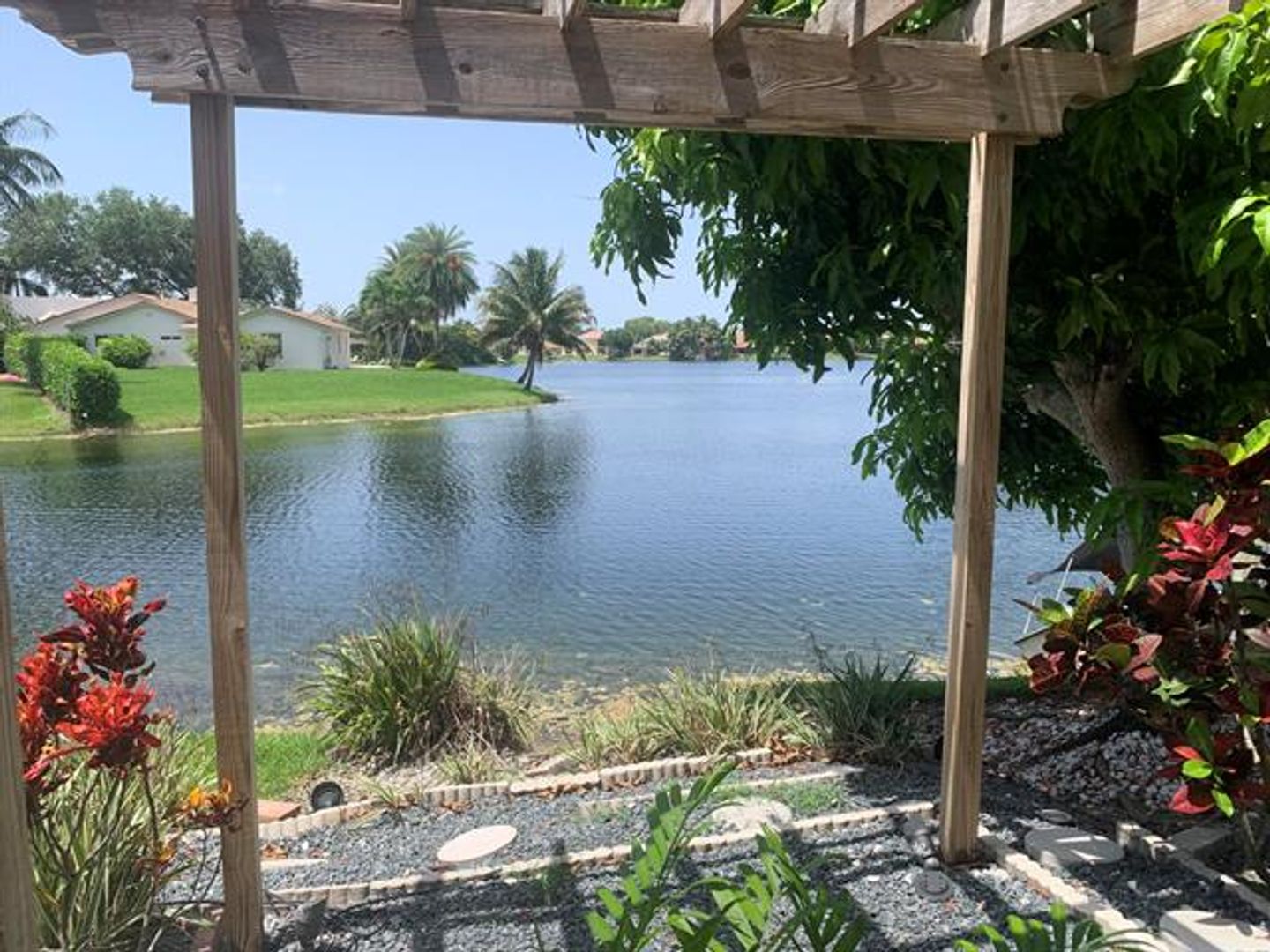 Cooper City House: 11585 N Quayside Dr # 11585