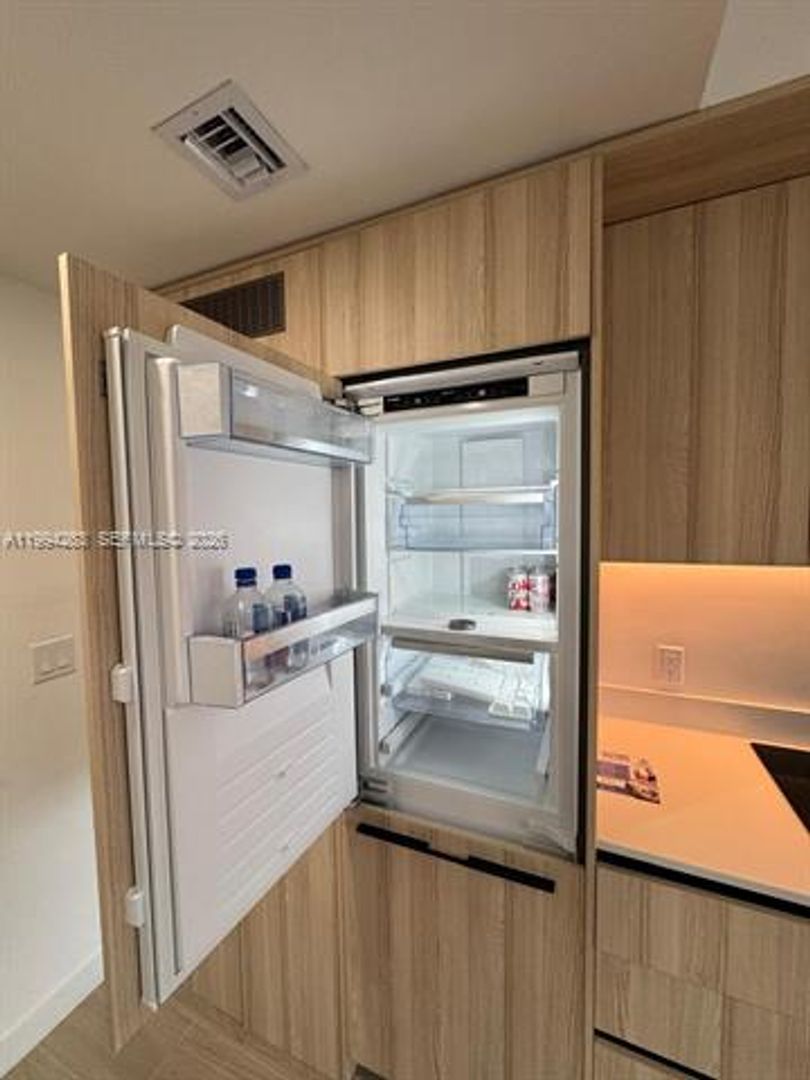 MIAMI Apartment: 225 N Miami Ave # 302