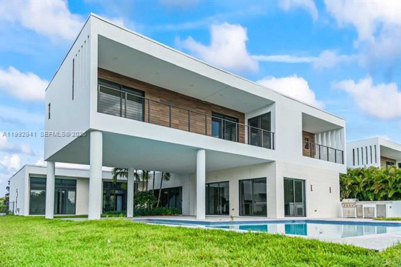 Weston House: 16680 N Botaniko Dr N
