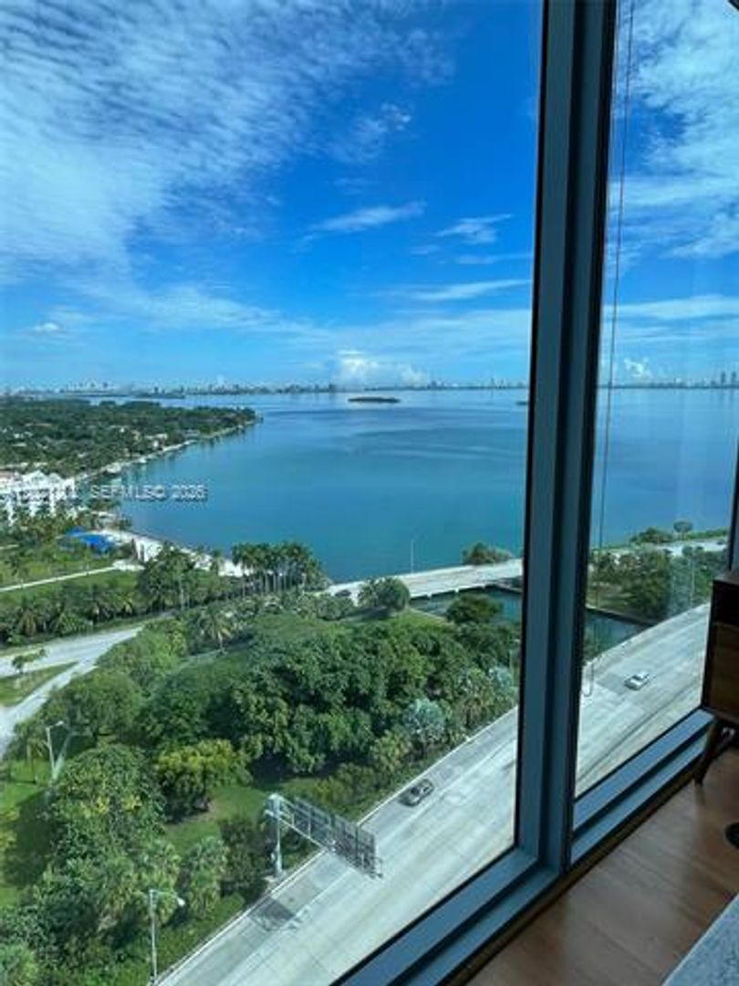 Miami Condo: 601 NE 36th St # 1805