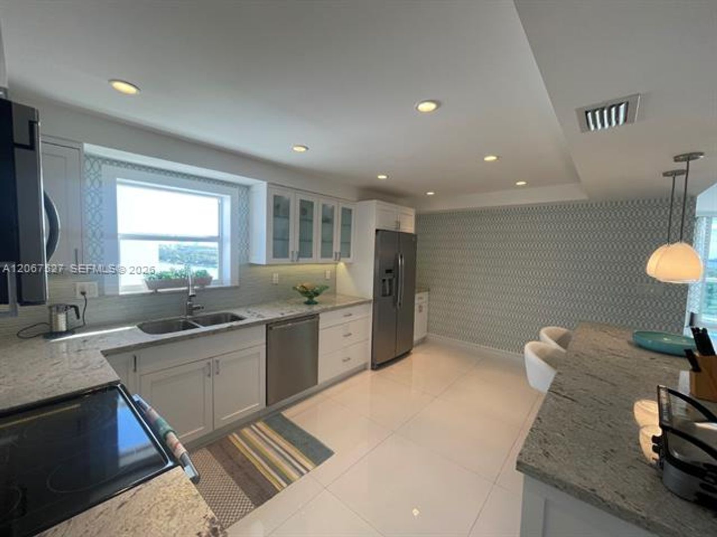 Miami Beach Condo: 5001 Collins Ave cu-14A
