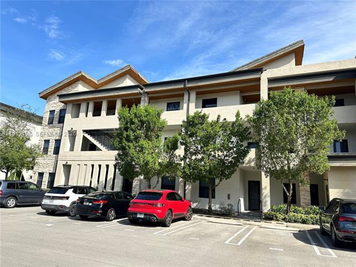 Doral Apartment: 7925 NW 104 unit 32