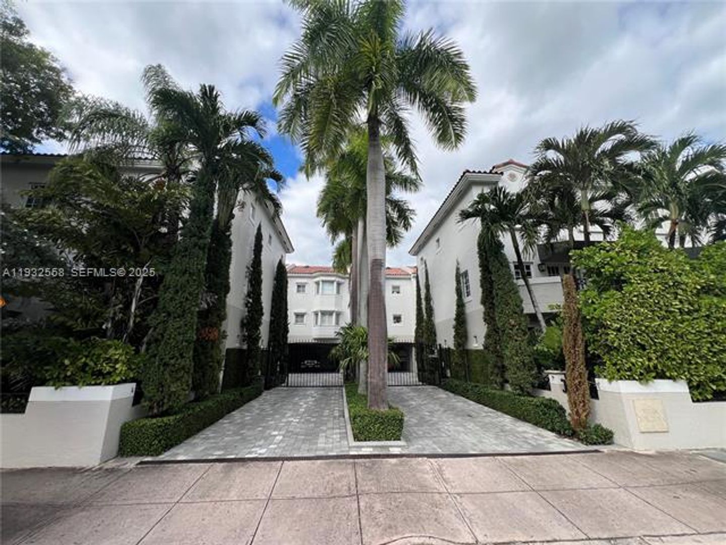 CORAL GABLES Apartment: 261 Navarre Ave unit A-4