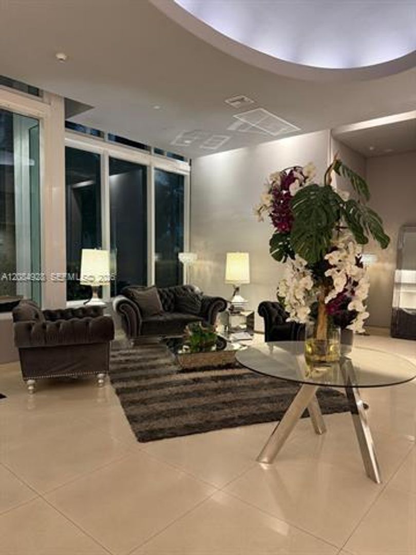 Miami Condo: 275 NE 18th St cu-1910