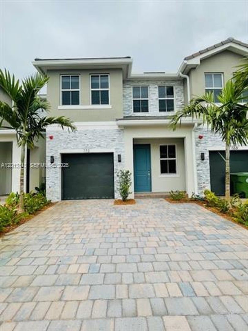 PEMBROKE PINES House: 172 SW 171st Ln th  172