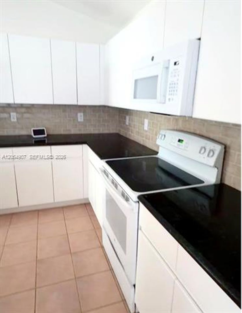 Weston House: 1064 Cedar Falls Dr # 1064