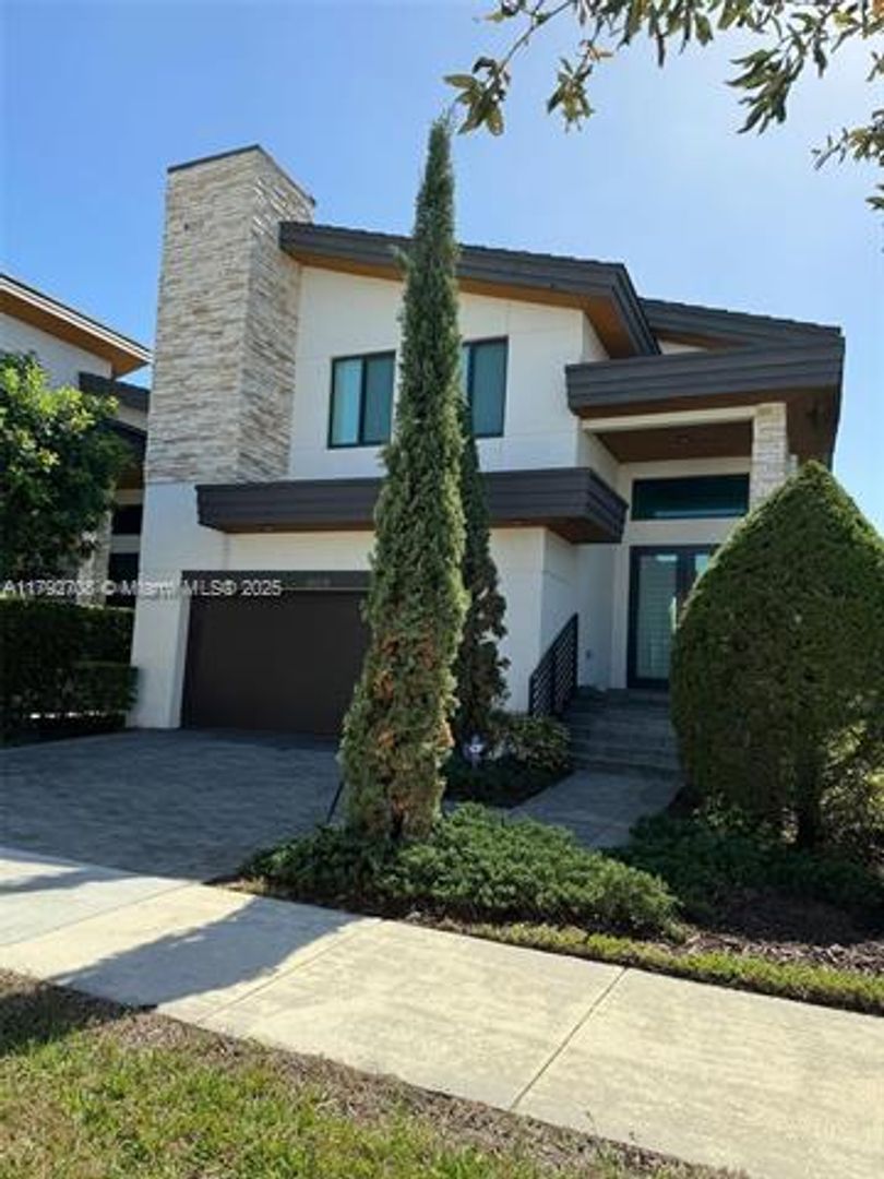 DORAL House: 10376 NW 76th Ter #0