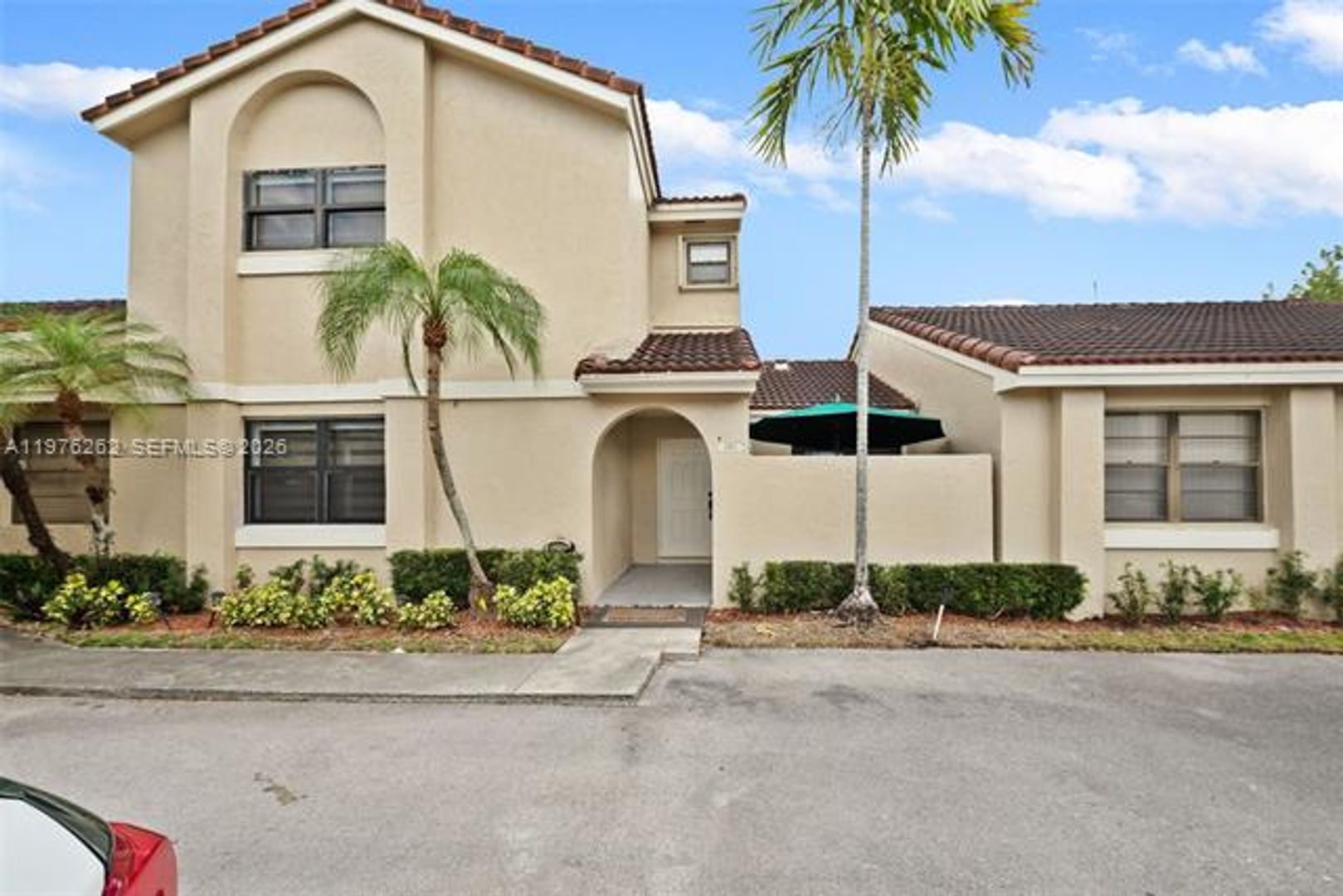 HIALEAH Townhome: 6523 NW 170th Ln th 6523