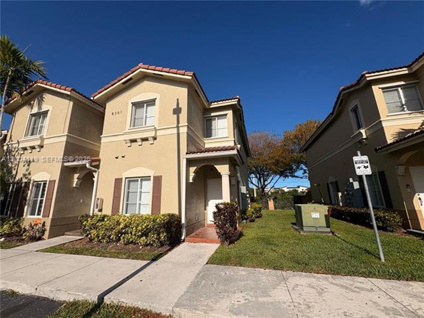 DORAL Townhome: 8361 NW 107th Ct th 8-23