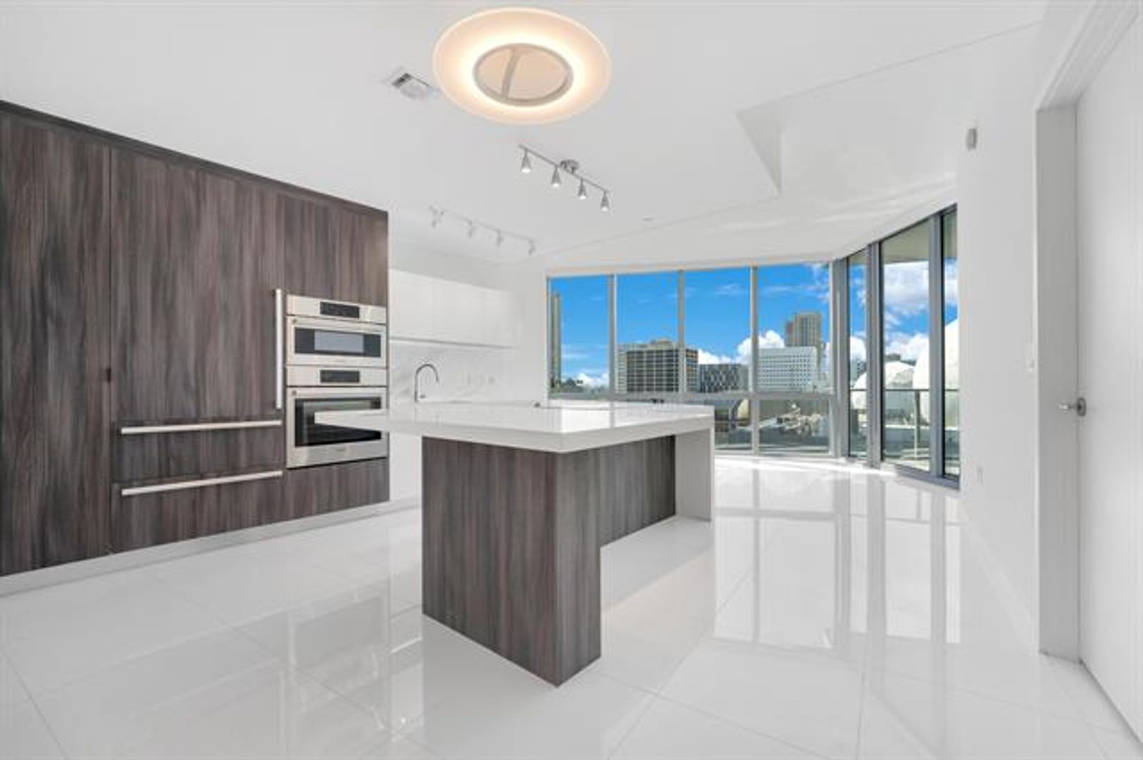 MIAMI Apartment: 851 NE 1st Avenue Ave unit 1110