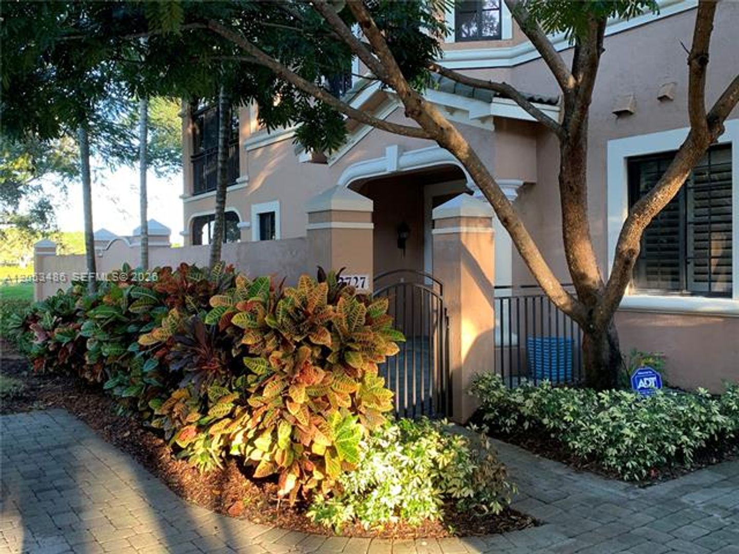 Weston House: 2727 Center Ct Dr # 1-17