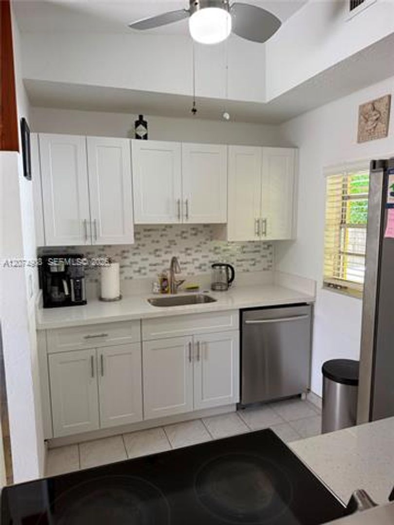 Hollywood House: 935 Polk St # 935