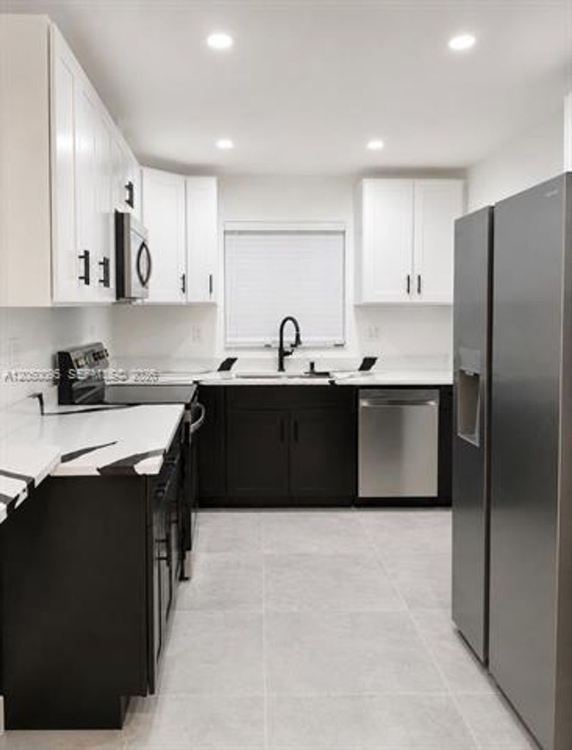Fort Lauderdale House: 1039 NE 17th Ave  # 1039