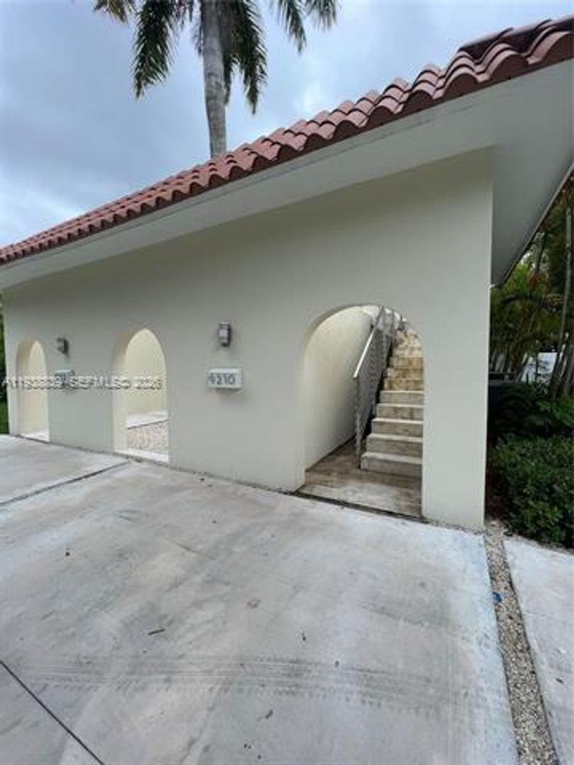 PINECREST Apartment: 9210 SW 73rd Rd unit 9210