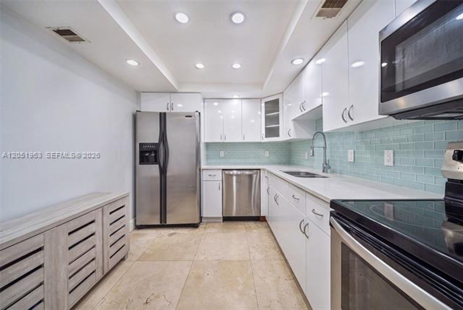 Miami Beach Condo: 5701 Collins Ave appt 1415