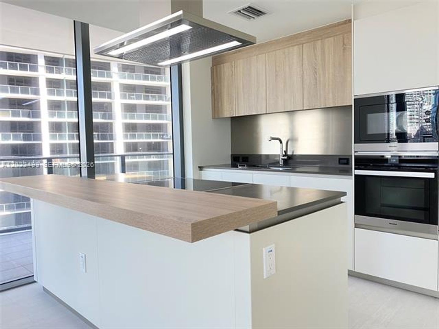 Miami Condo: 1000 Brickell Plz cu-2715
