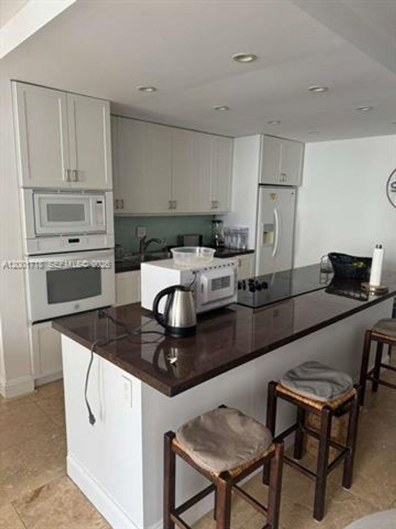 KEY BISCAYNE Apartment: 121 Crandon Blvd # 462