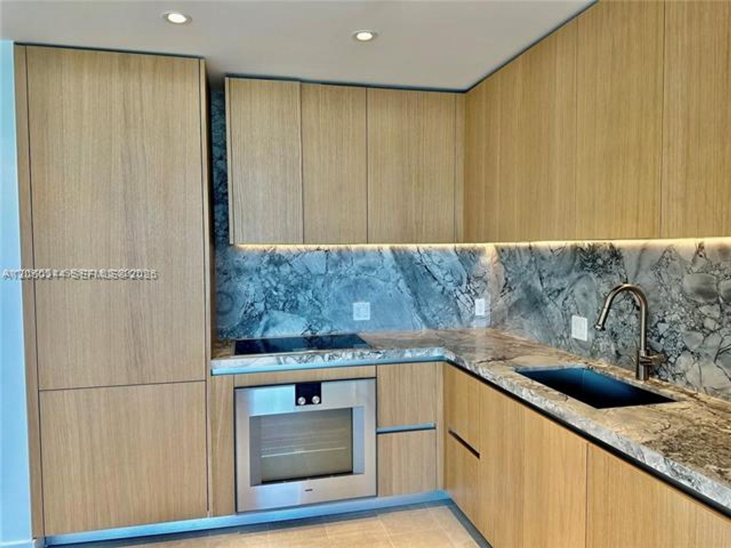 Miami Beach Condo: 500 Alton Rd cu-1708