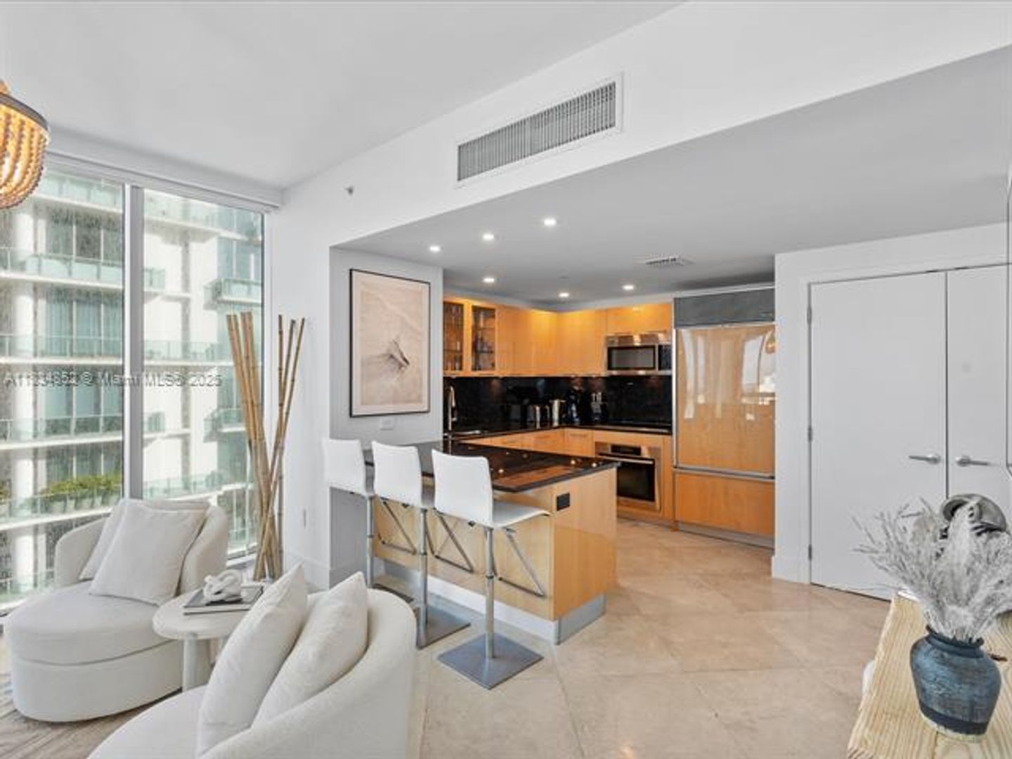 MIAMI BEACH Apartment: 6899 Collins Ave appt 1704