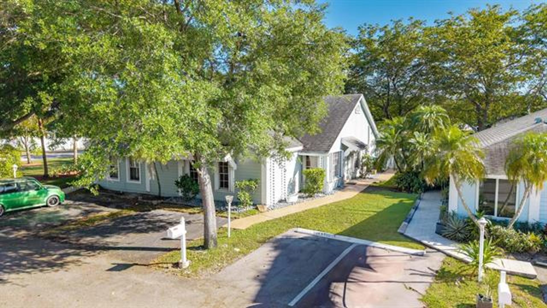 Davie Townhome: 11110 SW 9th Pl