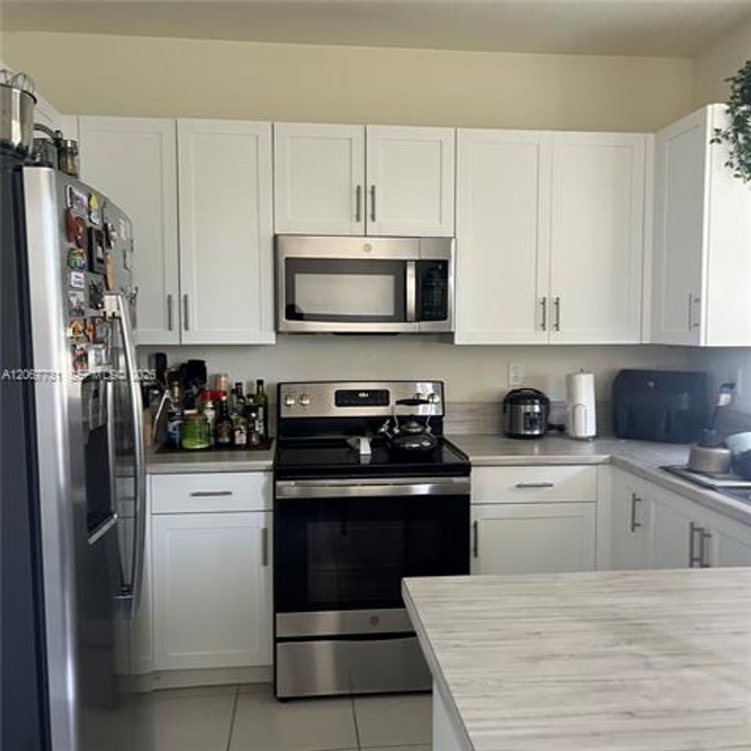 Hialeah Townhome: 3382 W 112th St th 3382