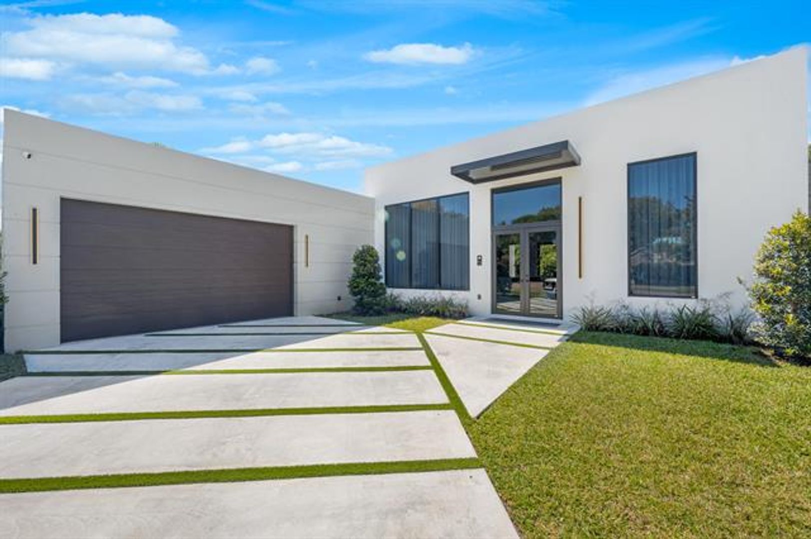 PLANTATION House: 1000 SW 93rd Avenue