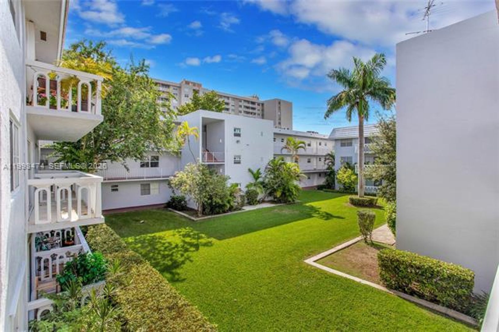 CORAL GABLES Apartment: 100 Edgewater Dr # 207
