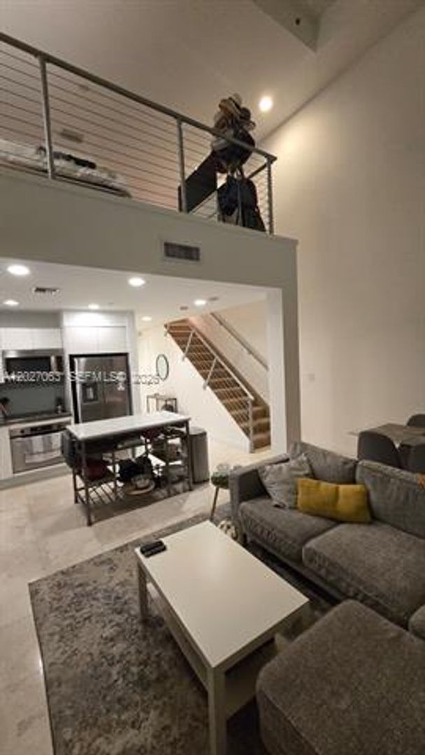 Miami Condo: 1050 Brickell Ave # 816