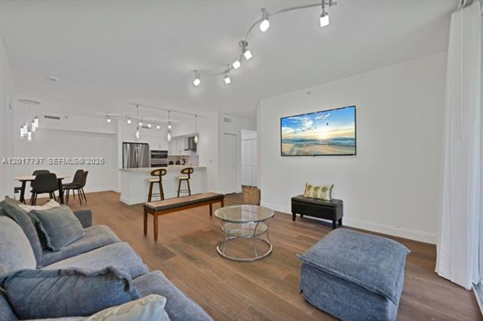 Aventura Condo: 19601 E Country Club Dr #7108
