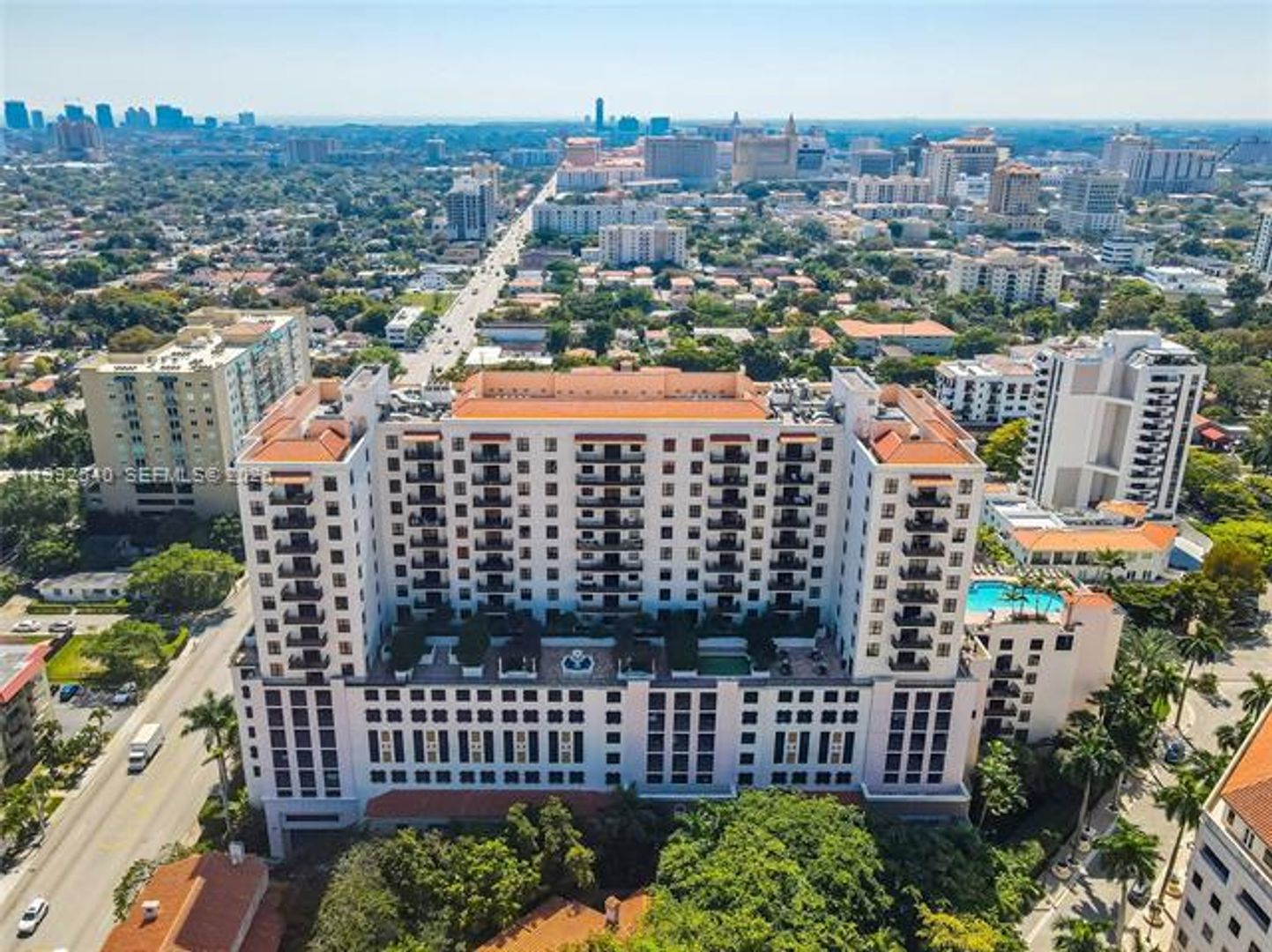 CORAL GABLES Apartment: 888 S Douglas Rd # 807