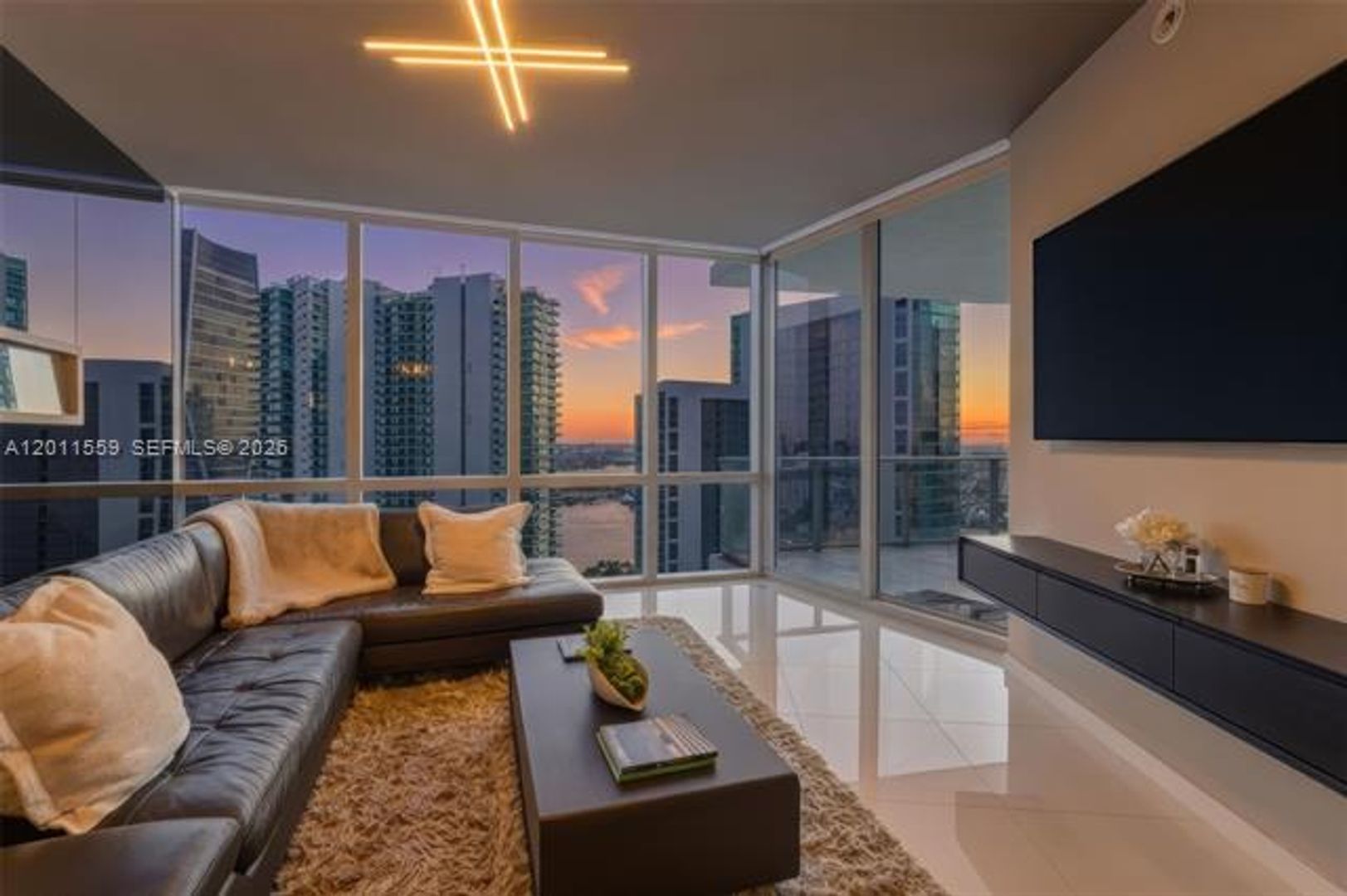 MIAMI Apartment: 851 NE 1st Ave # 4303