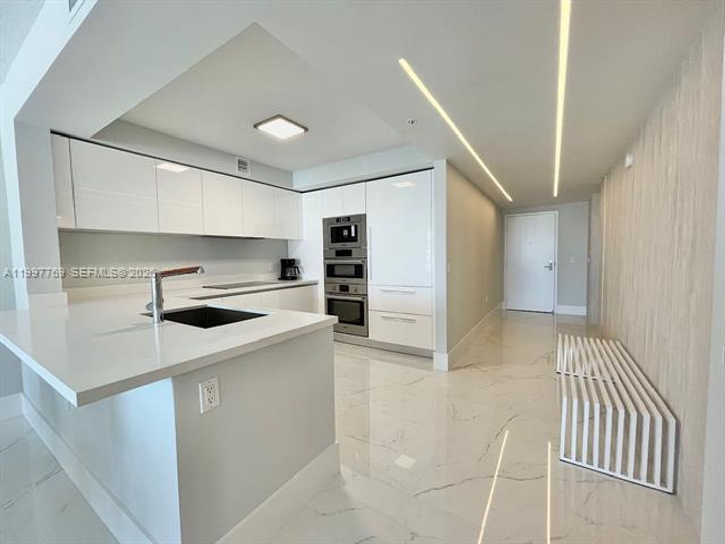Sunny Isles Beach Condo: 330 Sunny Isles Blvd # 5-905