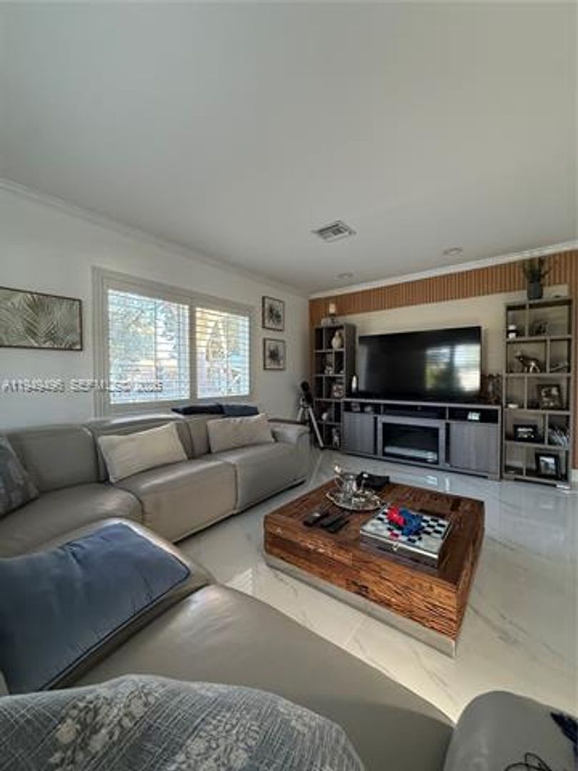 CUTLER BAY House: 10194 SW 202nd Ter # 0