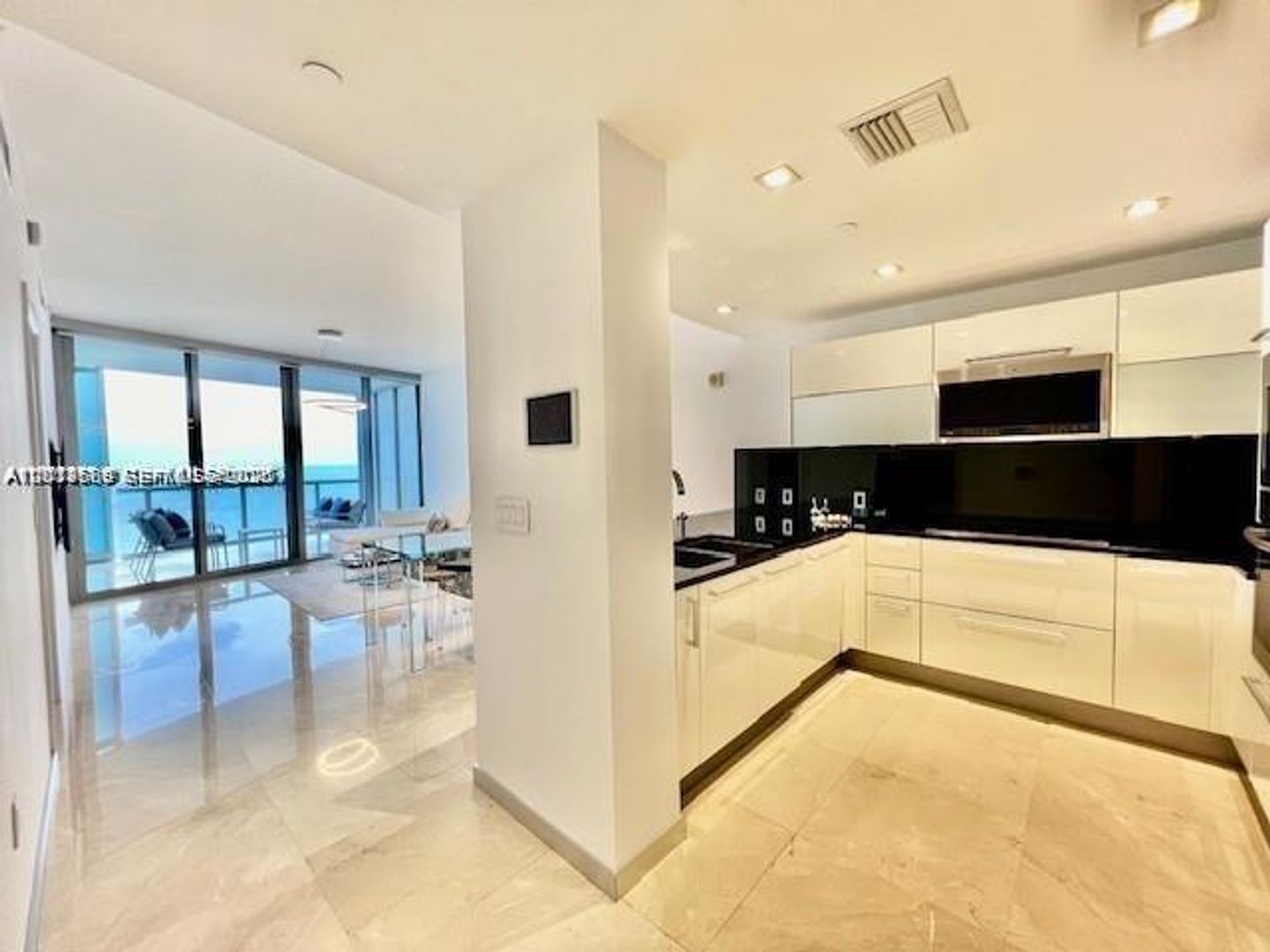 Sunny Isles Beach Condo: 17121 Collins Ave cu-1003