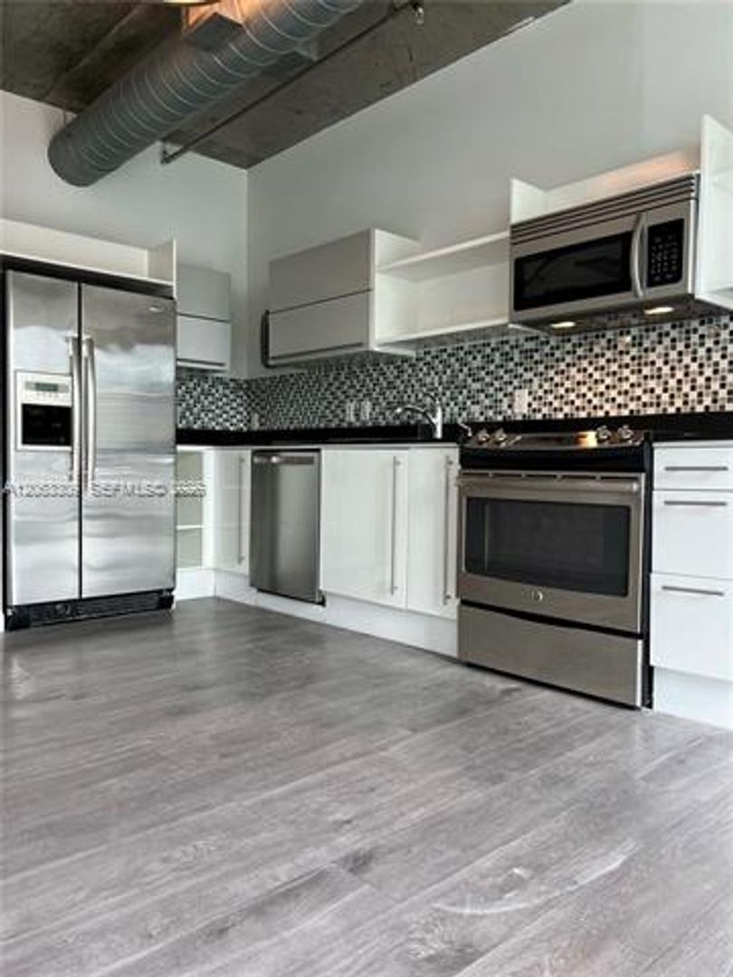 Miami Condo: 690 SW 1st Ct cu-1210