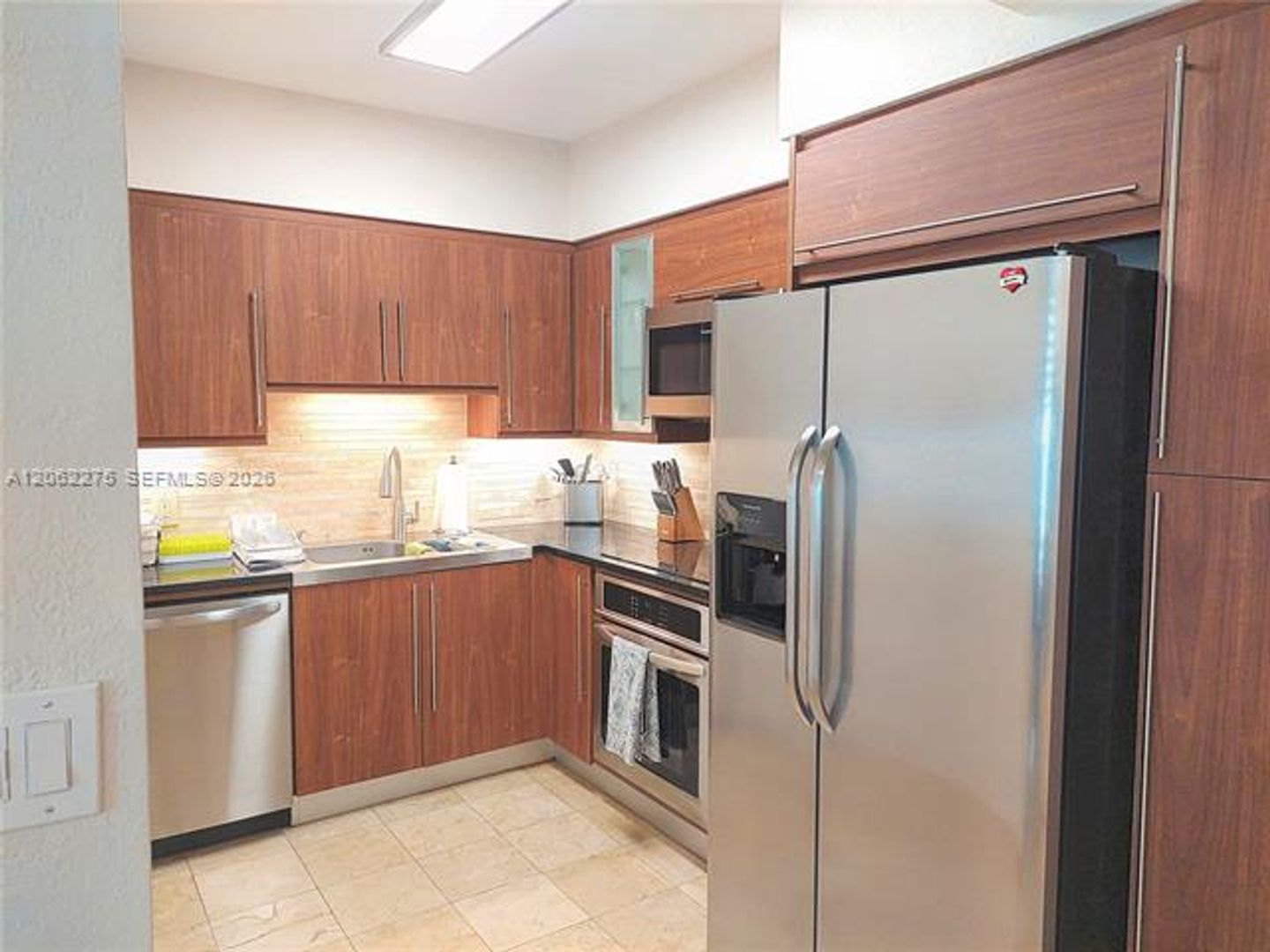 Miami Beach Condo: 6365 Collins Ave cu-905