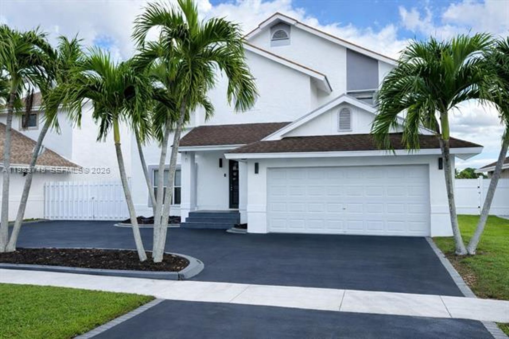 PEMBROKE PINES House: 1001 SW 98th Ave