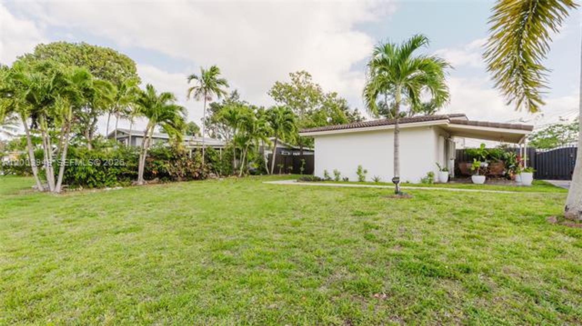 MIAMI House: 1300 NE 204th St # 1300