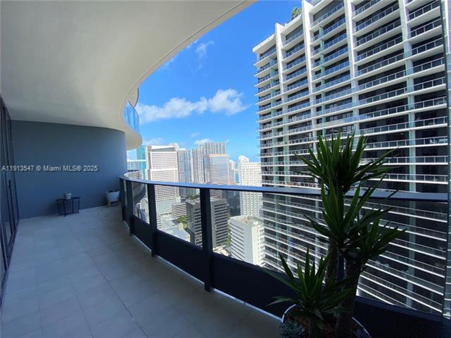 MIAMI Apartment: 1000 Brickell Plaza unit 3907