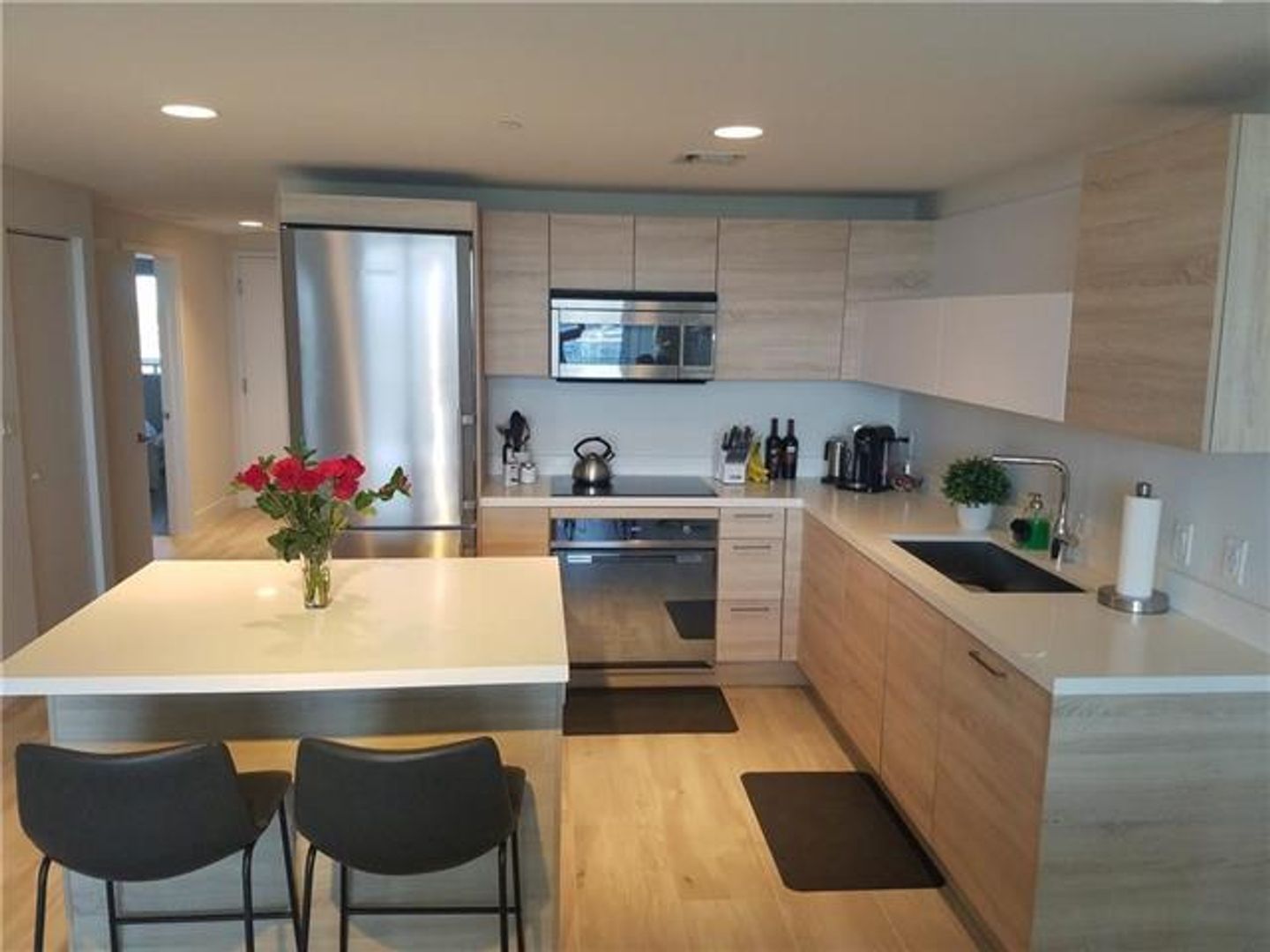 NORTH MIAMI BEACH Apartment: 16385 Biscayne Blvd # 1018