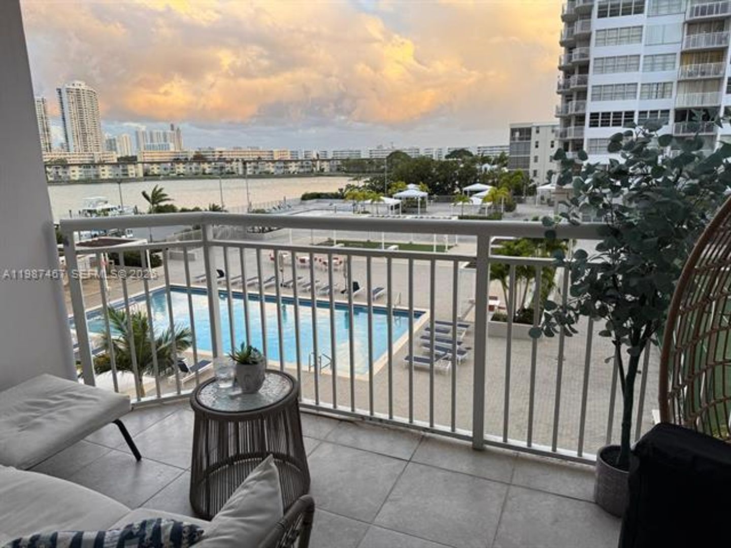 Aventura Condo: 18061 Biscayne Blvd # 404