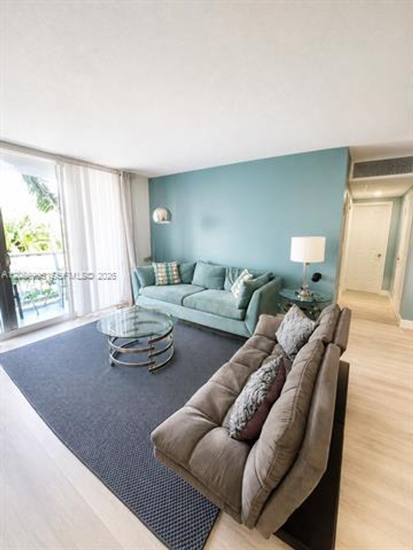 Hollywood Condo: 3901 S Ocean Dr cu-4P